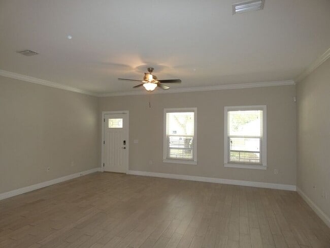 Building Photo - 2016 Salamanca St