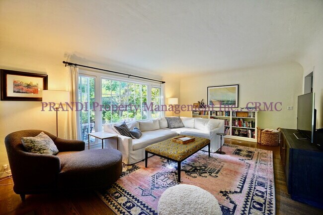 Building Photo - 3-Bedroom, 3-Bath Home with Expansive View...