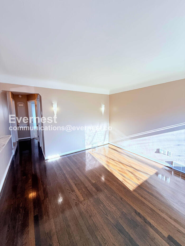 Building Photo - 605 N Dorchester Ave