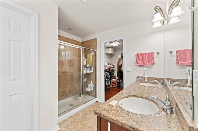 Building Photo - 11200 Brunson Dr