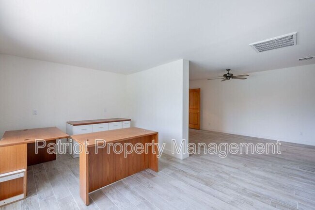 Building Photo - 7024 E Orange Blossom Ln