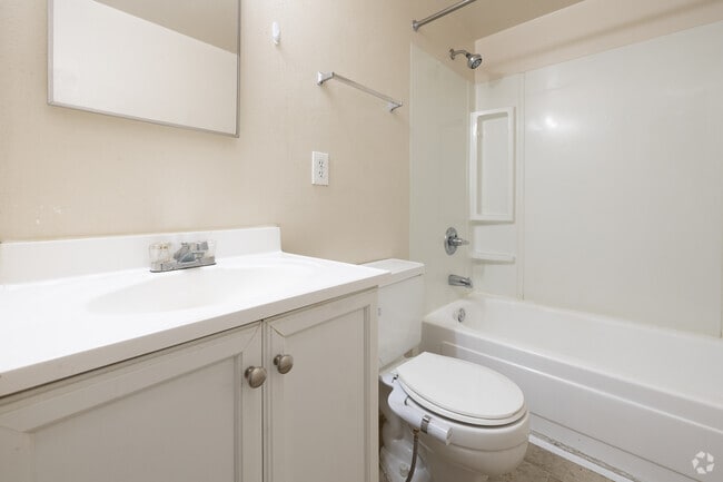 2BR, 1BA - 850SF - Jubilee Apartments