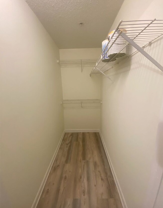 Building Photo - Private Bedroom + Bathroom Near NCSU