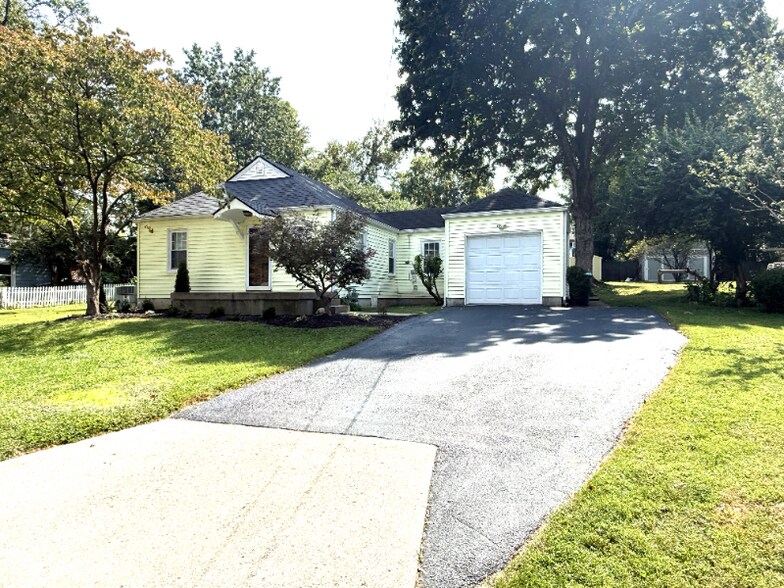 Primary Photo - 11702 Kings Ln