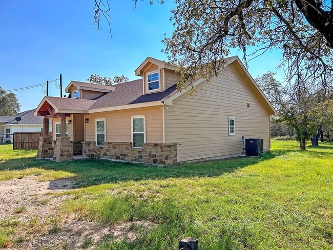 Building Photo - Elegant Stone-Front Home on 1 Acre in Natalia