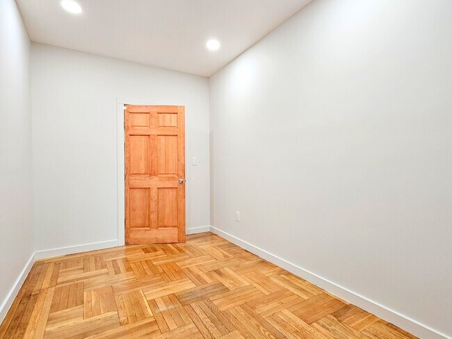 Building Photo - 610 W 150th St