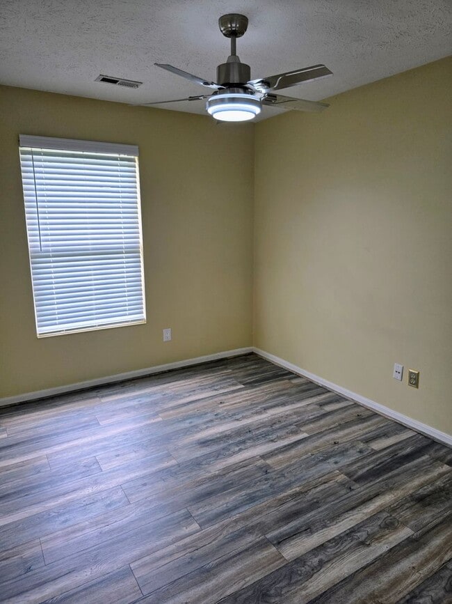 Building Photo - 3 Bed 2 Bath Huber Heights
