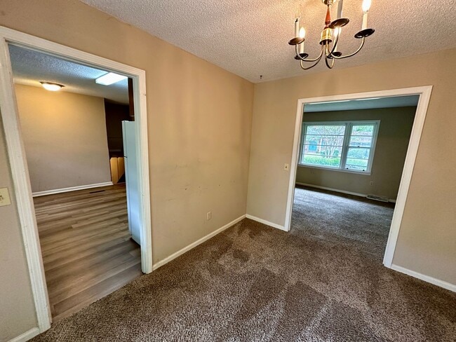 Building Photo - 3 Bedroom Home Close To Clemson Campus