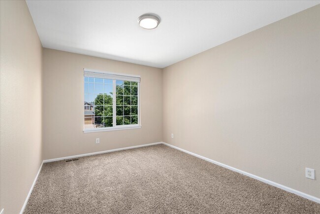 Building Photo - 9320 Cove Creek Dr