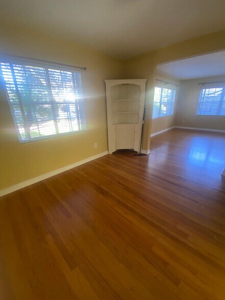 Building Photo - 612 Stetson St