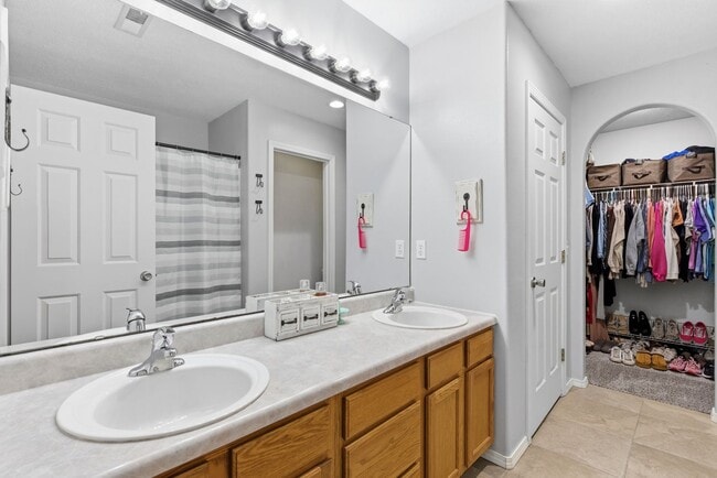 Building Photo - 3 Bedroom | 2 Bathroom | 2 Car Garage | Nixa Schools| Fireplace | Fenced yard | Solar Panels!