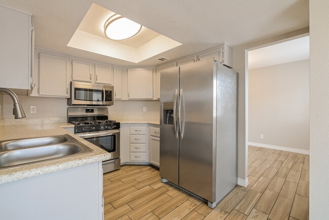 Building Photo - 824 Crabapple Dr