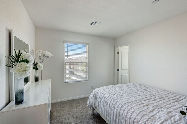 Building Photo - Modern Comfort in Las Vegas: 3-Bedroom Gem with Pool Access