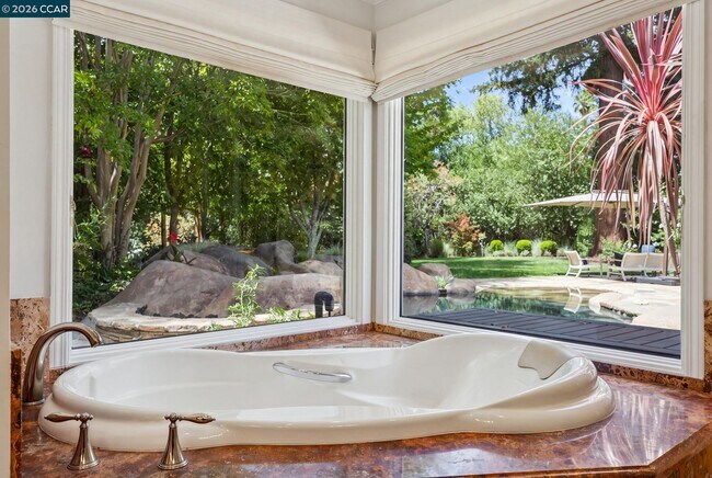 Building Photo - 783 Los Palos Manor