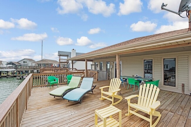 Building Photo - 336 Admiral Cir