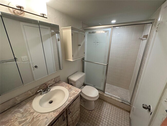 Building Photo - 311 SE 3rd St