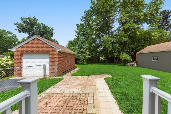 Building Photo - 336 E Weisheimer Rd