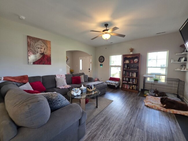 Building Photo - Spacious & Stylish Living Near Camp Lejeune with Expansive Fenced Backyard