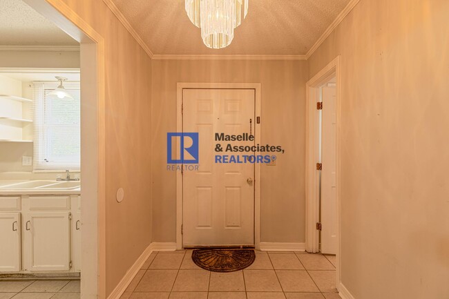 Building Photo - 3 Bed/2.5 Bath in Brookwood Subdivision