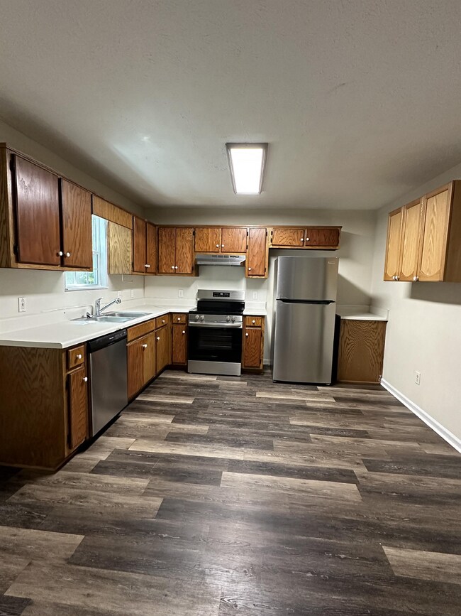 Building Photo - Duplex in Flowery Branch Available Immediately