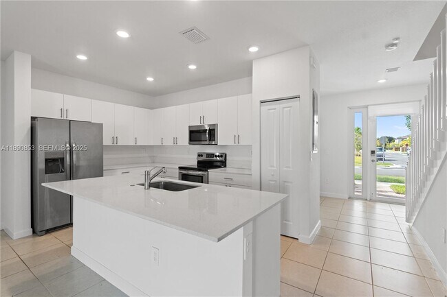 Building Photo - 26487 SW 148th Ave