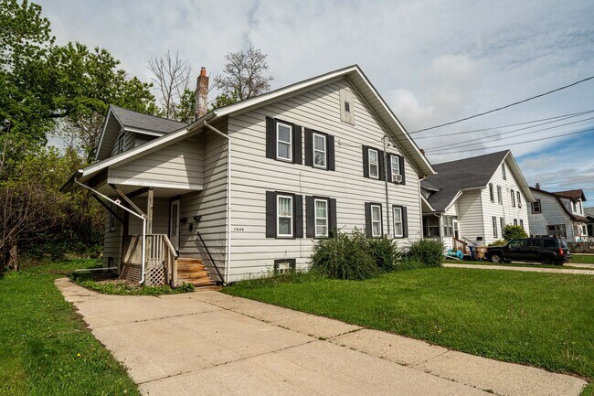 Building Photo - 4020 11th Ave