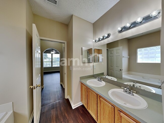 Building Photo - 2711 Salina Ct