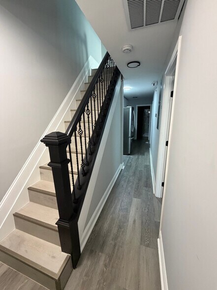 Building Photo - 3317 Ravenwood Ave