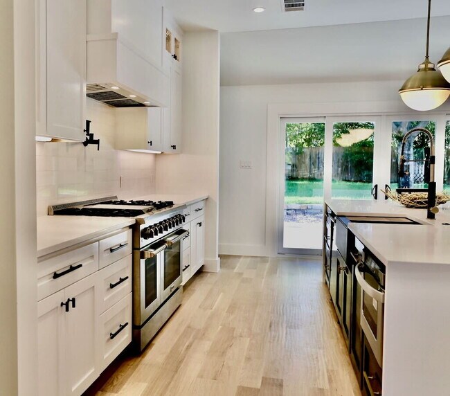 Building Photo - Executive Lease Near Preston Hollow  - Chef's Kitchen, Gated Drive & Spacious Patio