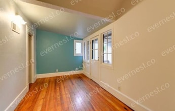 Building Photo - 1915 Pine St