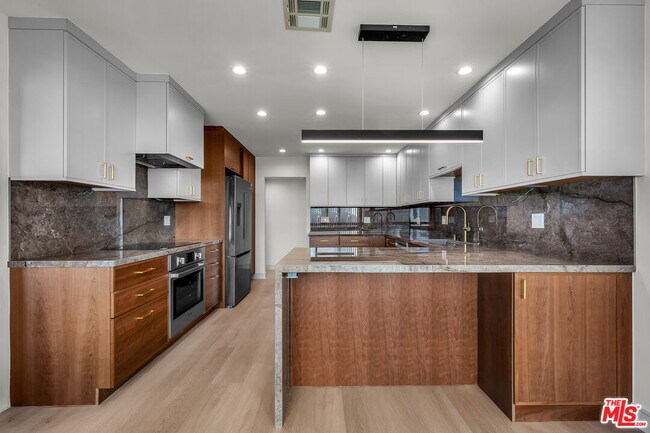 Building Photo - 10790 Wilshire Blvd