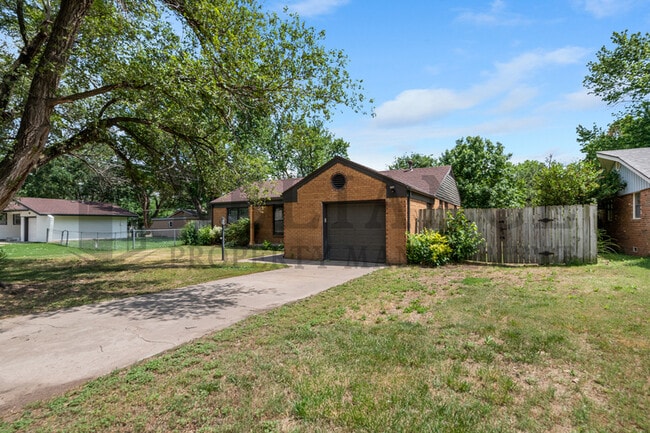 Building Photo - 7315 W Galoway