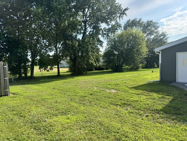 Building Photo - 600 NE 51st Pl