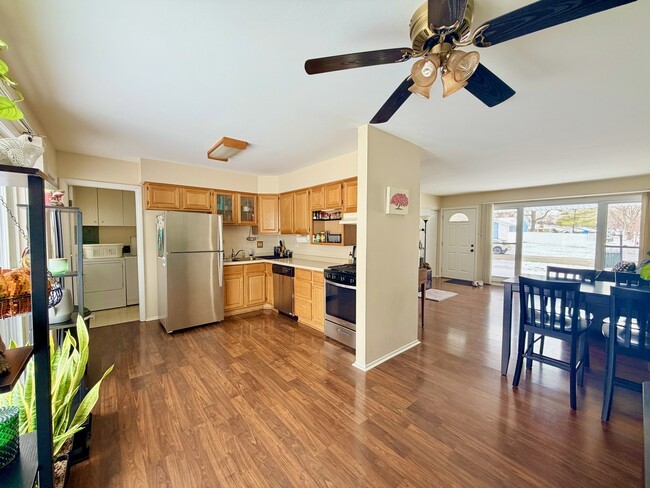 Building Photo - 635 Morton St