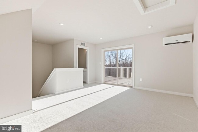 Building Photo - 1011 Venifena Terrace SE