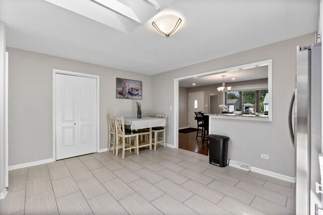 Building Photo - 6911 W 87th St