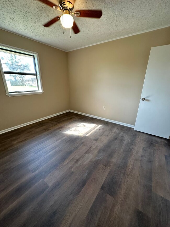 Building Photo - Newly renovated 3 bedroom 2 bath in East Houma