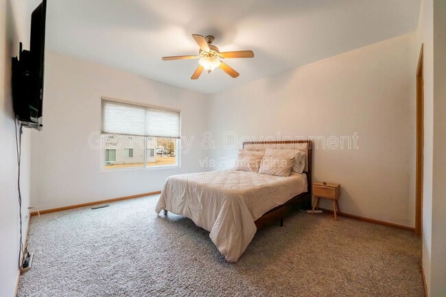 Building Photo - 1636 Fredericksburg Ln