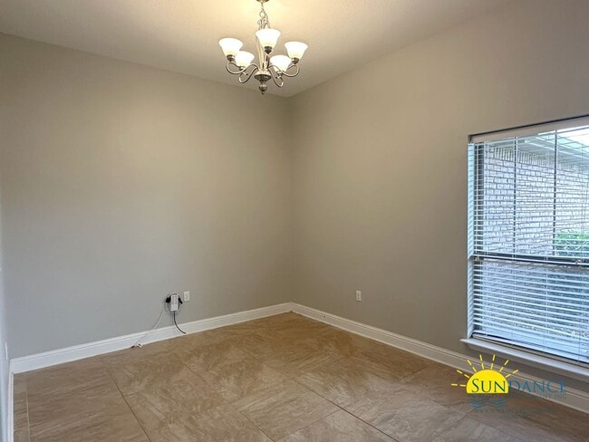 Building Photo - Beautiful 4-Bedroom Brick Home in Misty Meadows, Navarre!