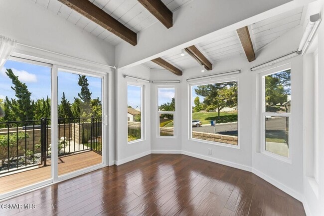 Building Photo - 4 bed, 2 1/2 bath home in the Racquet Club...