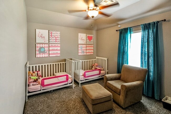 Building Photo - Perfect 4 bed, 2 bath, 3 car in The Grove/Deer Creek