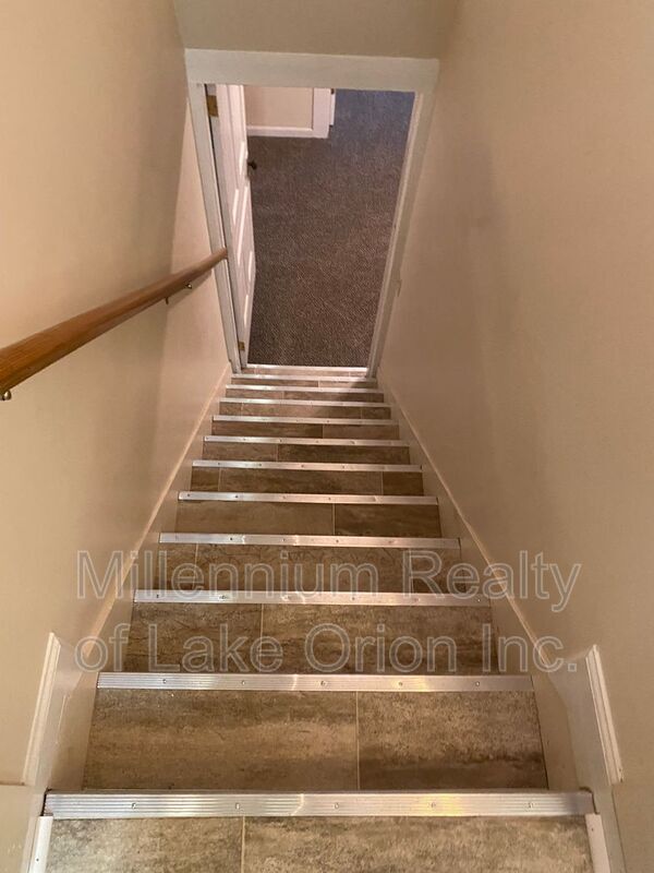 Building Photo - 709 W Dryden Rd