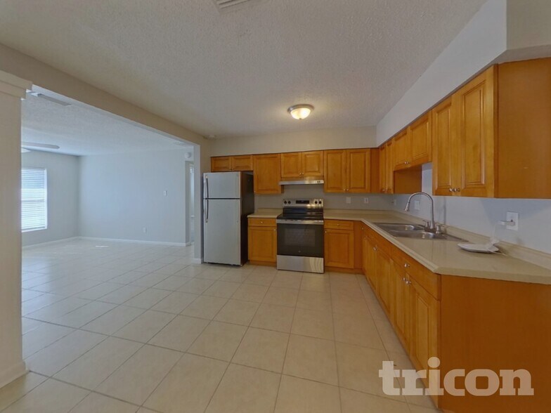 Building Photo - 1440 Overlea St