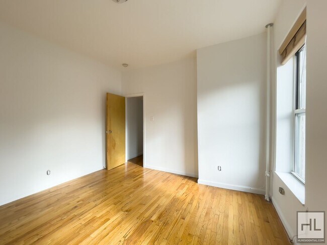 Building Photo - DIAMOND STREET / Greenpoint Studio / Amazi...