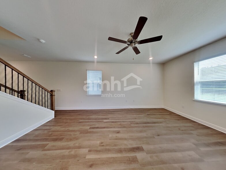 Building Photo - 27165 St Andrews Ave