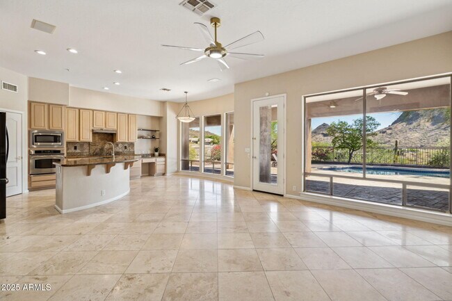 Building Photo - 13945 E Gail Rd