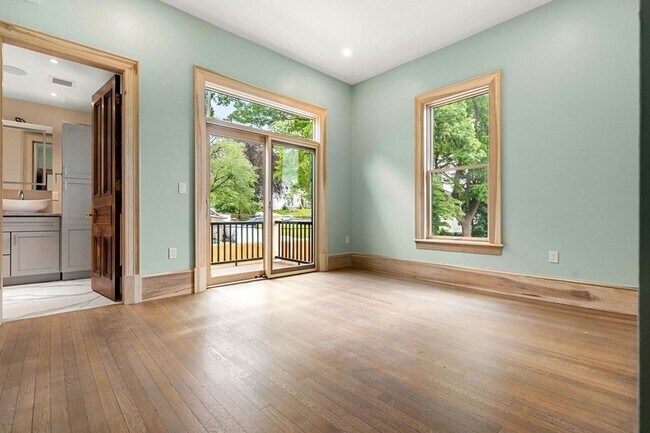Building Photo - 6 Howland St