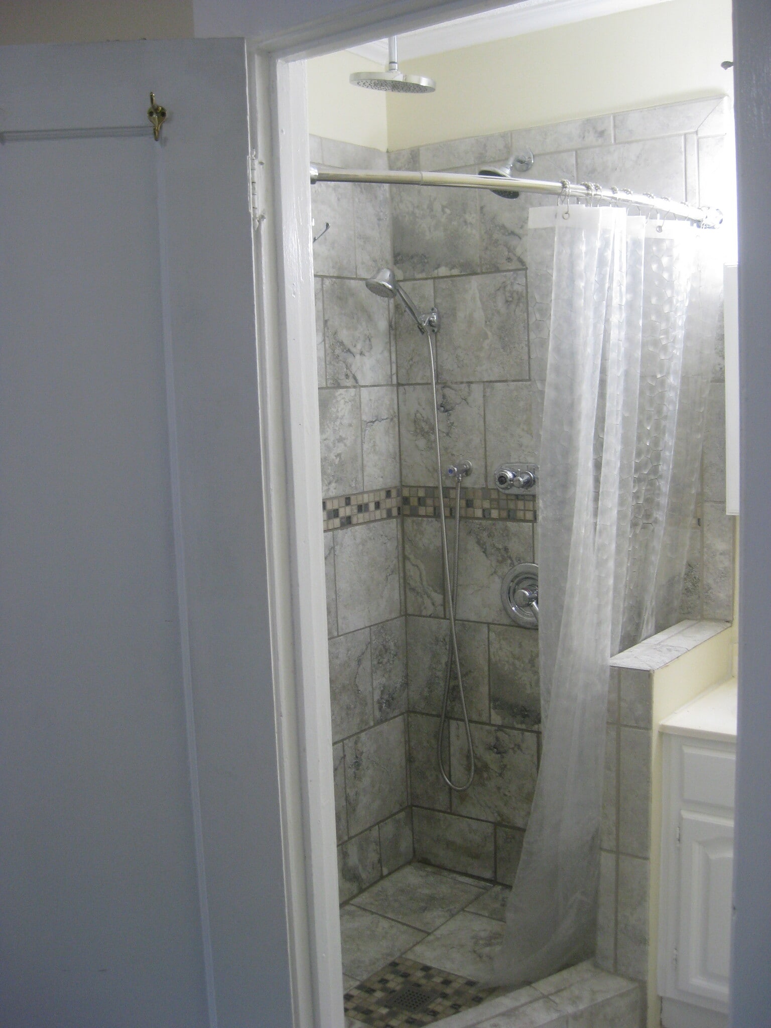 Building Photo - 17 S Goodman St