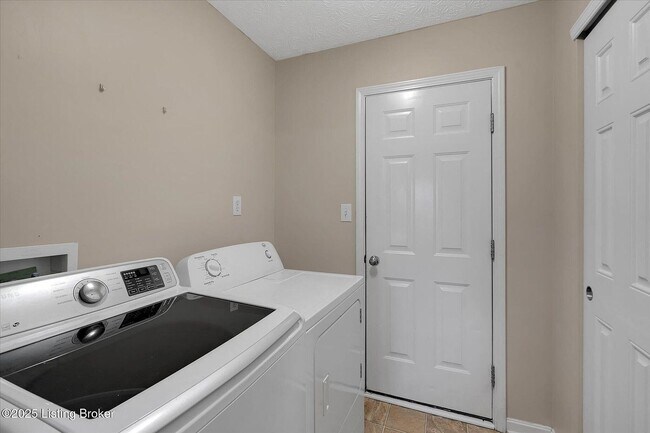 Building Photo - Beautiful Ranch in Indian Falls