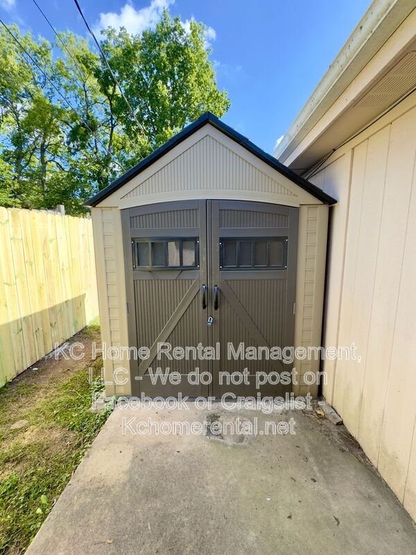 Building Photo - 8643 Melrose St